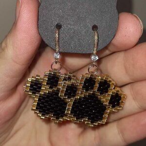 Beaded Paw Print Earrings – 💕 Gift for the pet moms – 18K gold plated hooks
